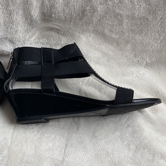 Black Wedges Size 9 - Picture 9 of 11